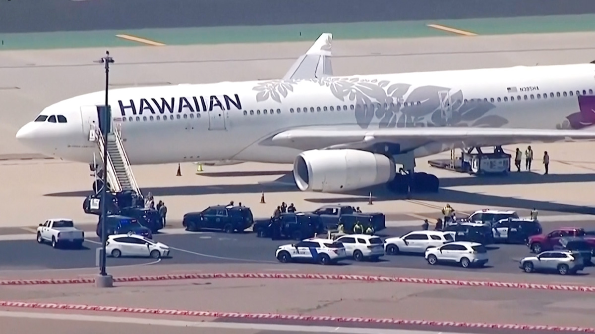 বিমান উড্ডয়নের আগ মুহূর্তে বোমা হামলার হুমকি, নামিয়ে নেয়া হল আরোহীদের