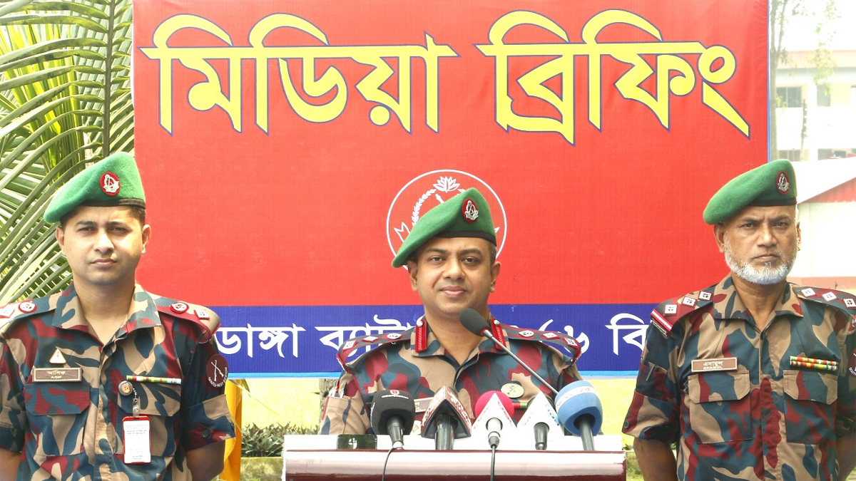 সীমান্তে পুশ ইন ও কোরবানির চামড়া পাচার রোধে কঠোর অবস্থানে বিজিবি