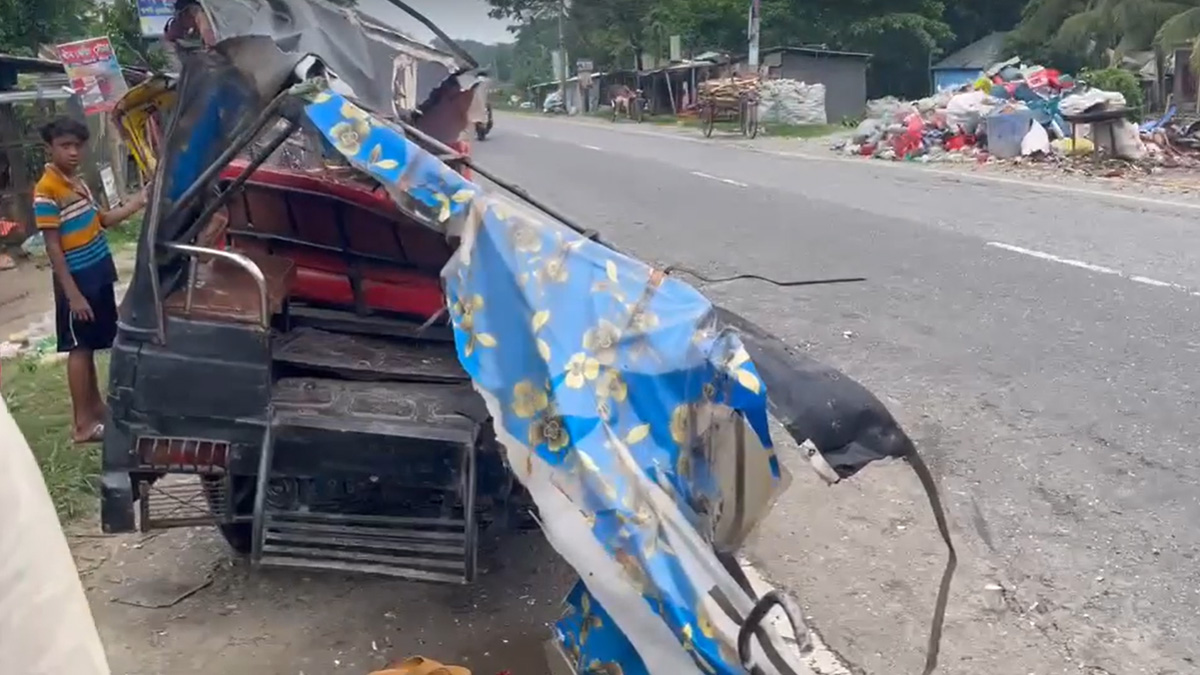 ভাঙ্গায় বাস-মাহিন্দ্রার সংঘর্ষে পিতা পুত্রসহ নিহত ৫