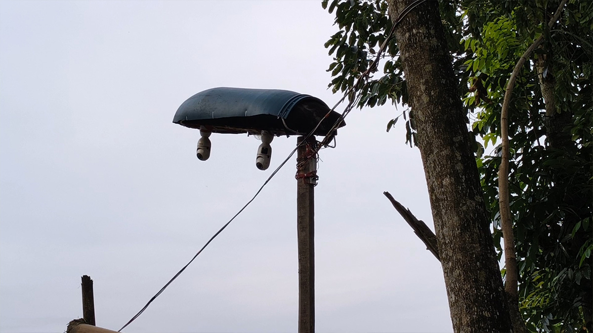 আইনশৃঙ্খলা বাহিনীকে নজরদারি করতে মাদক কারবারির বাড়িতে সিসি ক্যামেরা