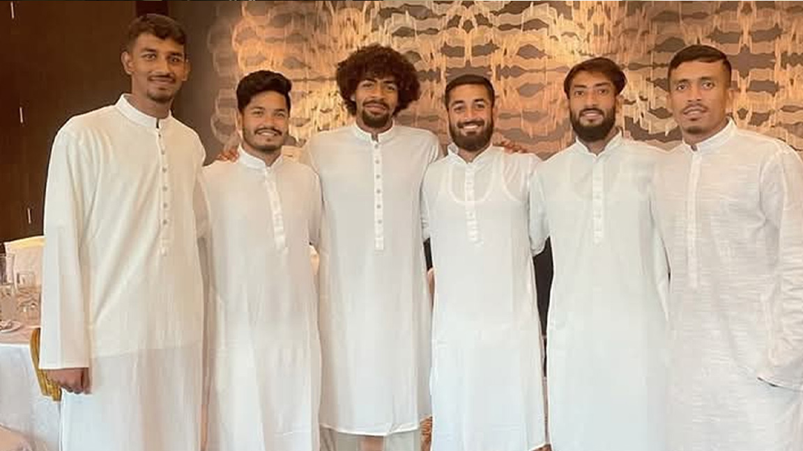 ঈদের নামাজ আদায় করলেন ফুটবল দলের খেলোড়ায়রা