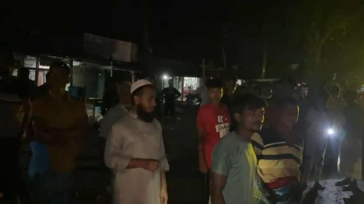 নাটোরে বাসের ধাক্কায় ট্রাকের হেলপার নিহত