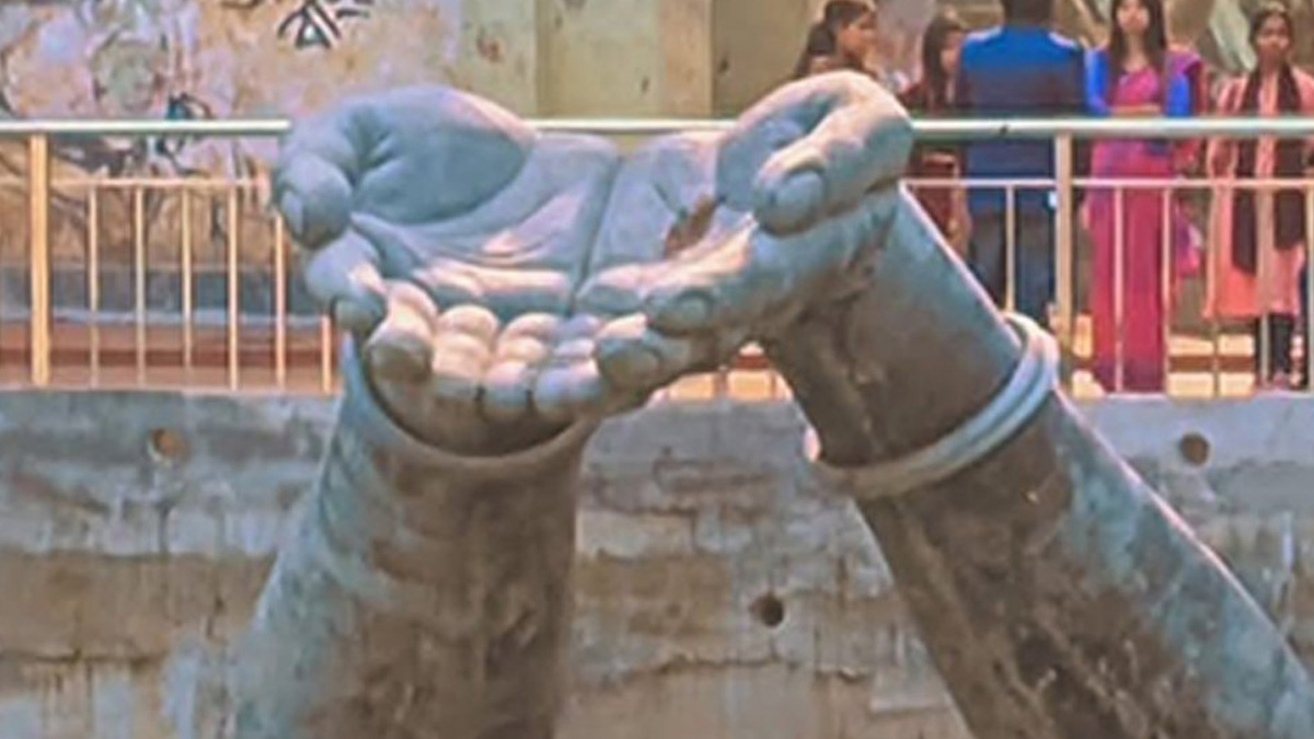 ভাঙা নয়, মূল নকশায় ফিরবে ‘অঞ্জলি লহ মোর’ ভাস্কর্য