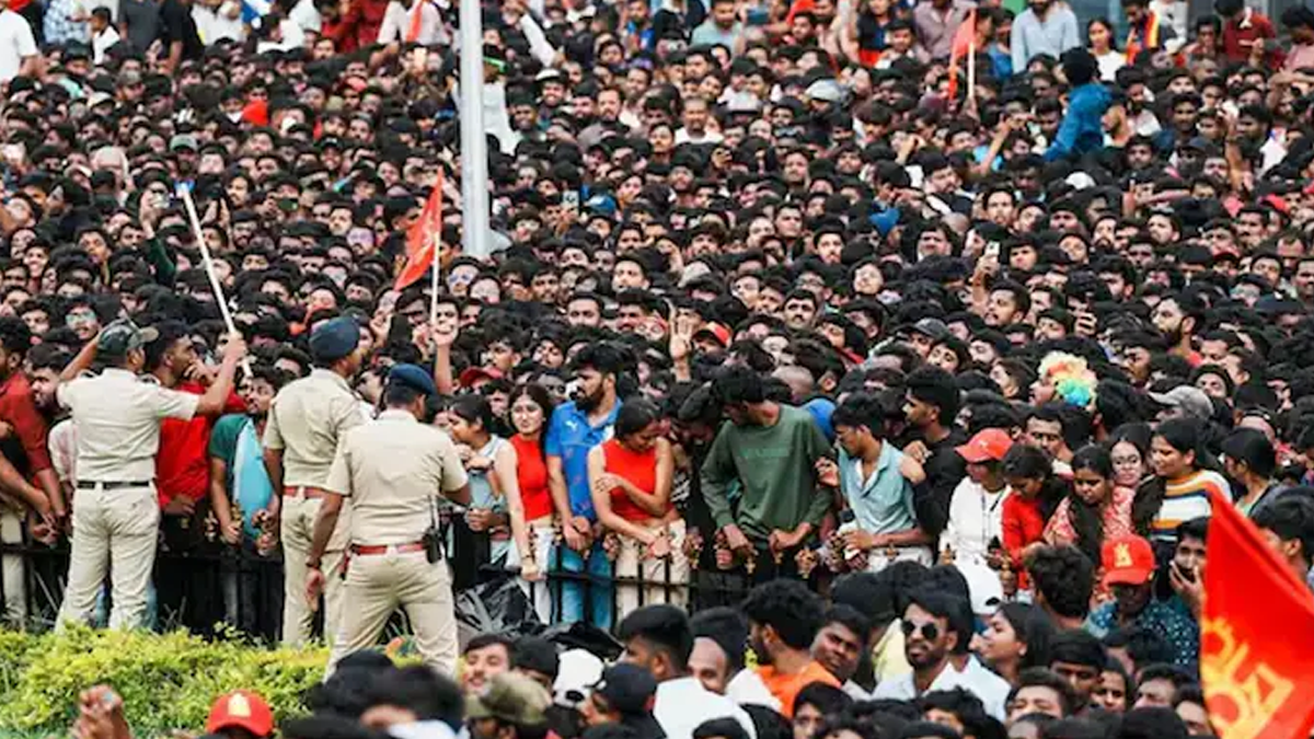 পদদলিত হয়ে ১১ মৃত্যু: কর্নাটক ক্রিকেট সংস্থার ভাষ্যে দোষী রাজ্য সরকার