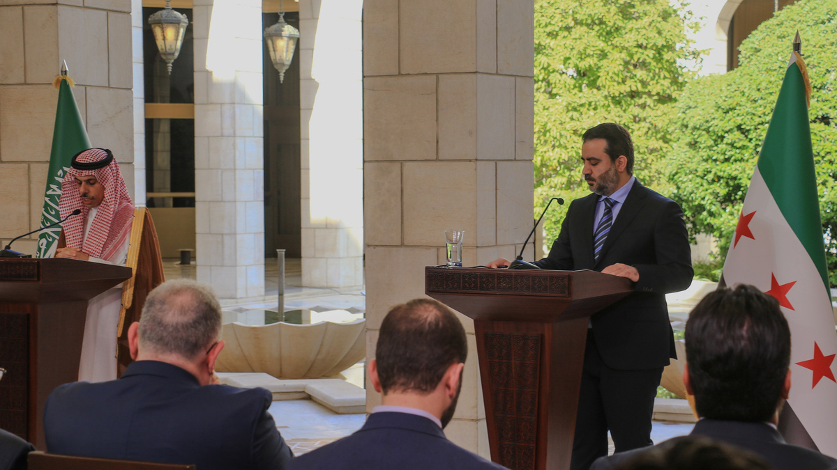 সিরিয়ার সরকারি কর্মচারীদের বেতন দেবে কাতার-সৌদি আরব