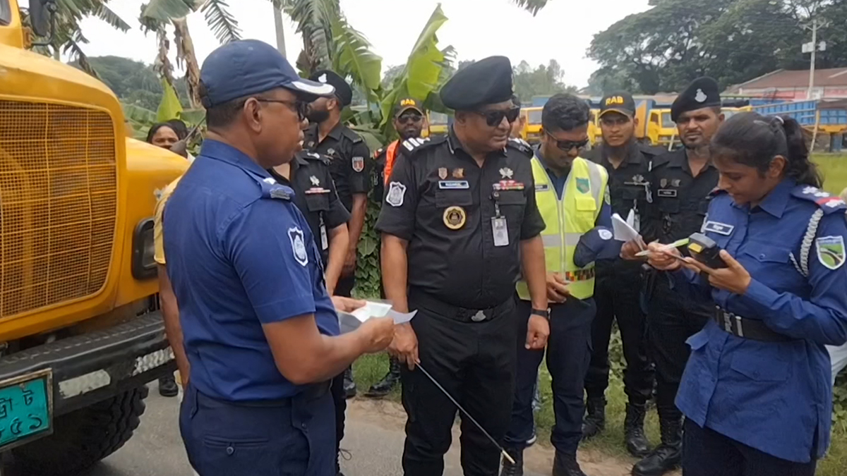 চাঁদাবাজি রোধ ও ঈদযাত্রা নির্বিঘ্নে সারাদেশের সড়ক-মহাসড়কে চেকপোস্ট, নদীপথে চলবে টহল