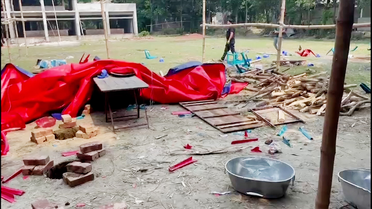 সাউন্ড বক্স বাজানোকে কেন্দ্র করে মাইকে ঘোষণা দিয়ে সংঘর্ষ, আহত ২৫