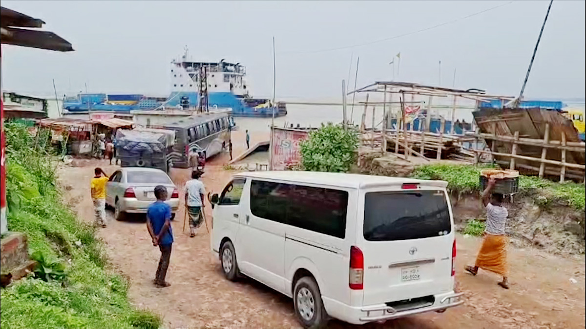 সাময়িকভাবে বন্ধ দৌলতদিয়ার ৭ নম্বর ফেরিঘাট