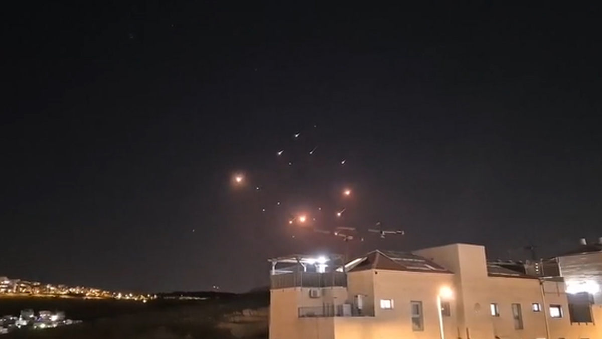 রাতভর হামলায় দিশেহারা ইসরায়েল, এখনও নিখোঁজ ৩৫