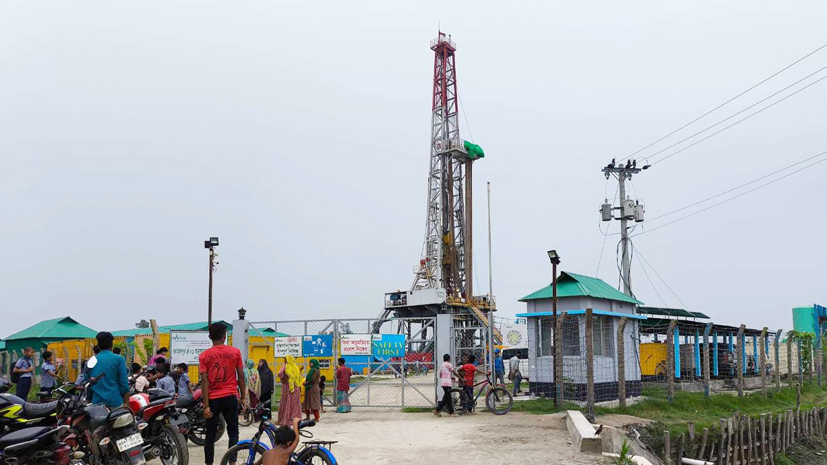 জামালপুরের মাদারগঞ্জে গ্যাসের সন্ধান, বের হচ্ছে ৭.২ মিলিয়ন চাপে