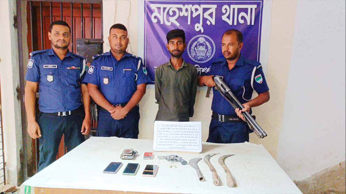 ঝিনাইদহে যৌথবাহিনীর অভিযান, আগ্নেয়াস্ত্রসহ যুবক গ্রেপ্তার