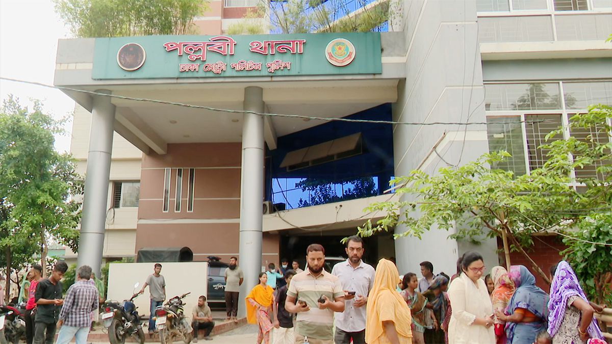 কালশীতে যুবকের গলাকাটা মরদেহ উদ্ধার, হাতে ছিল হাতকড়া