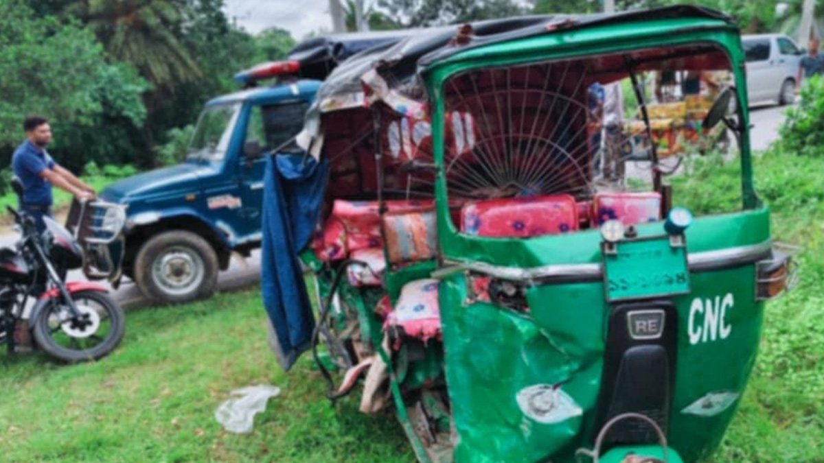 গাজীপুরে বাস-সিএনজি সংঘর্ষে মা-ছেলেসহ ৩ জন নিহত