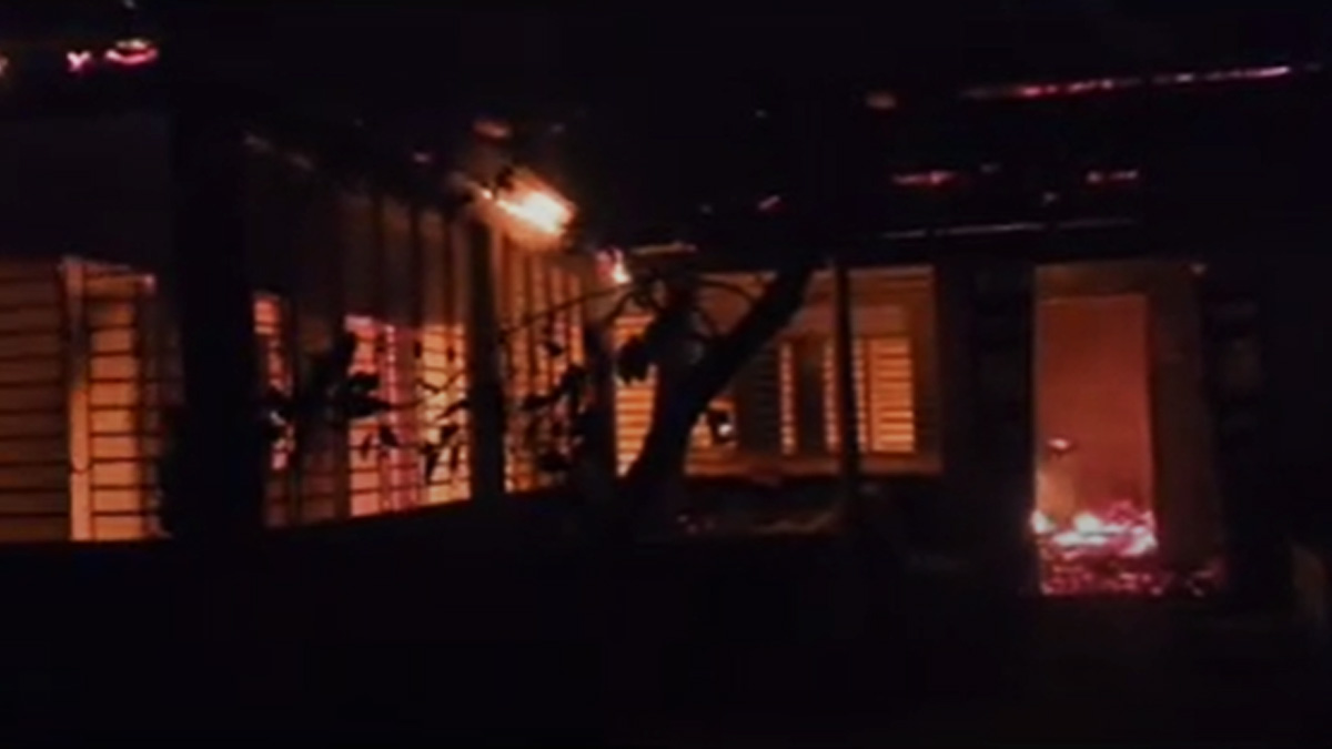 নারায়ণগঞ্জে গ্যাস সিলিন্ডার বিস্ফোরণ, বাড়ি পুড়ে ছাই