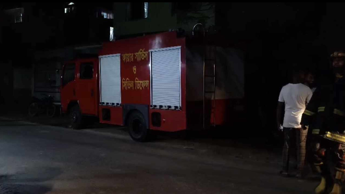 নাটোরে মোটরসাইকেলের পেট্রোল থেকে আগুন, দগ্ধ ৩