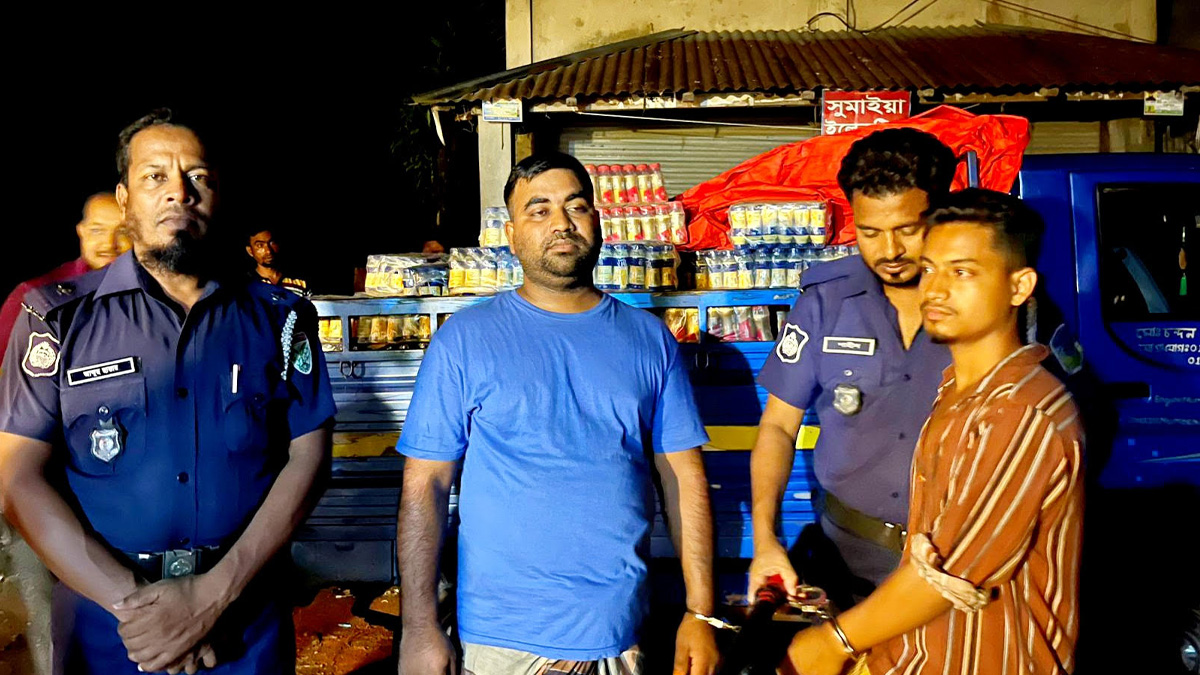 নেত্রকোণায় ভারতীয় জুস জব্দ, আটক ২