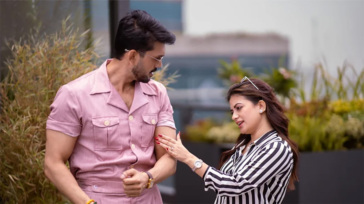 ‘আর বায়োপিক করবা’— শুভকে মন্দিরার খোঁচা