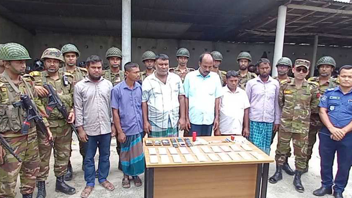 পঞ্চগড়ে সেনা অভিযানে জাল ডলারসহ আটক ৬