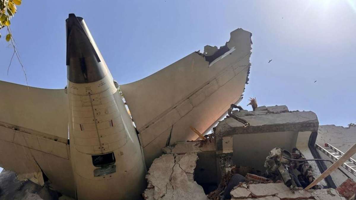 বোয়িং ৭৮৭ এভাবে ভেঙে পড়ার ঘটনা এই প্রথম