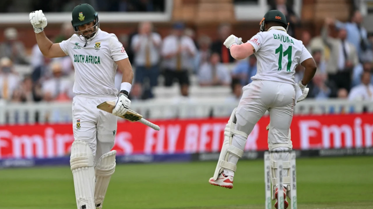 মার্করামের ইতিহাস গড়া সেঞ্চুরি আর বাভুমার দৃঢ়তায় চ্যাম্পিয়নের পথে ‘চোকাররা’