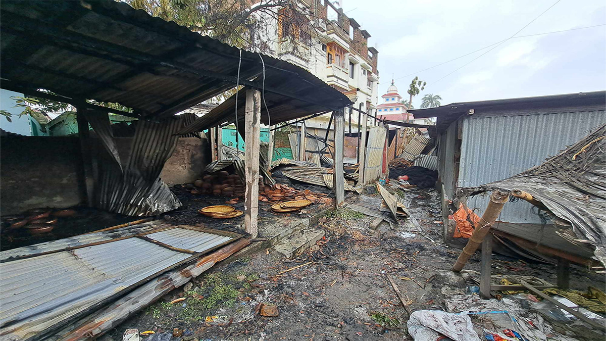 শেরপুর নয়ানীবাজারে আগুন, পুড়লো কয়েকটি গোডাউন