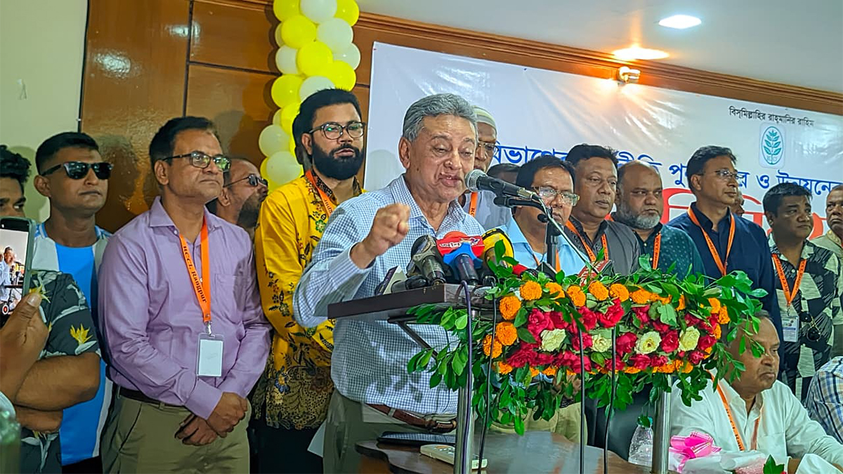 নির্বাচনের অপেক্ষায় দেশি-বিদেশি বিনিয়োগ স্থগিত রয়েছে: আমীর খসরু