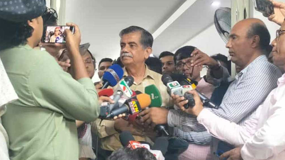 শিক্ষা উপদেষ্টা জানালেন— স্থগিত এইচএসসি পরীক্ষা একই দিনে নেয়া হবে