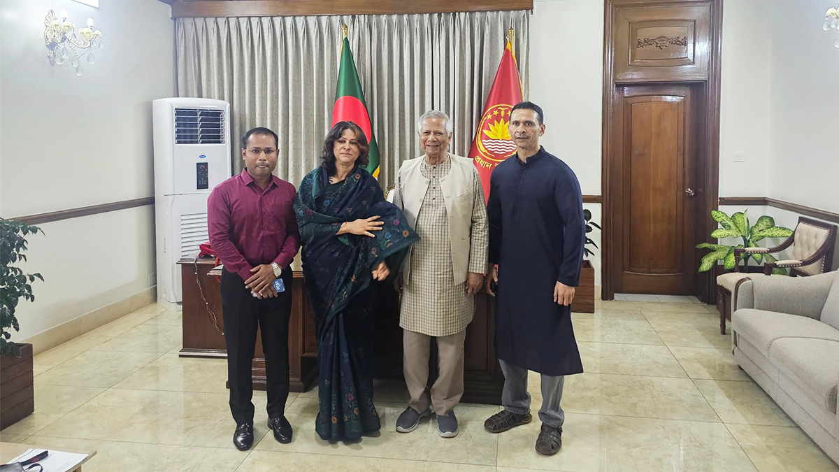 বোন শারমিন আহমদকে নিয়ে প্রধান উপদেষ্টার সঙ্গে দেখা করলেন সোহেল তাজ