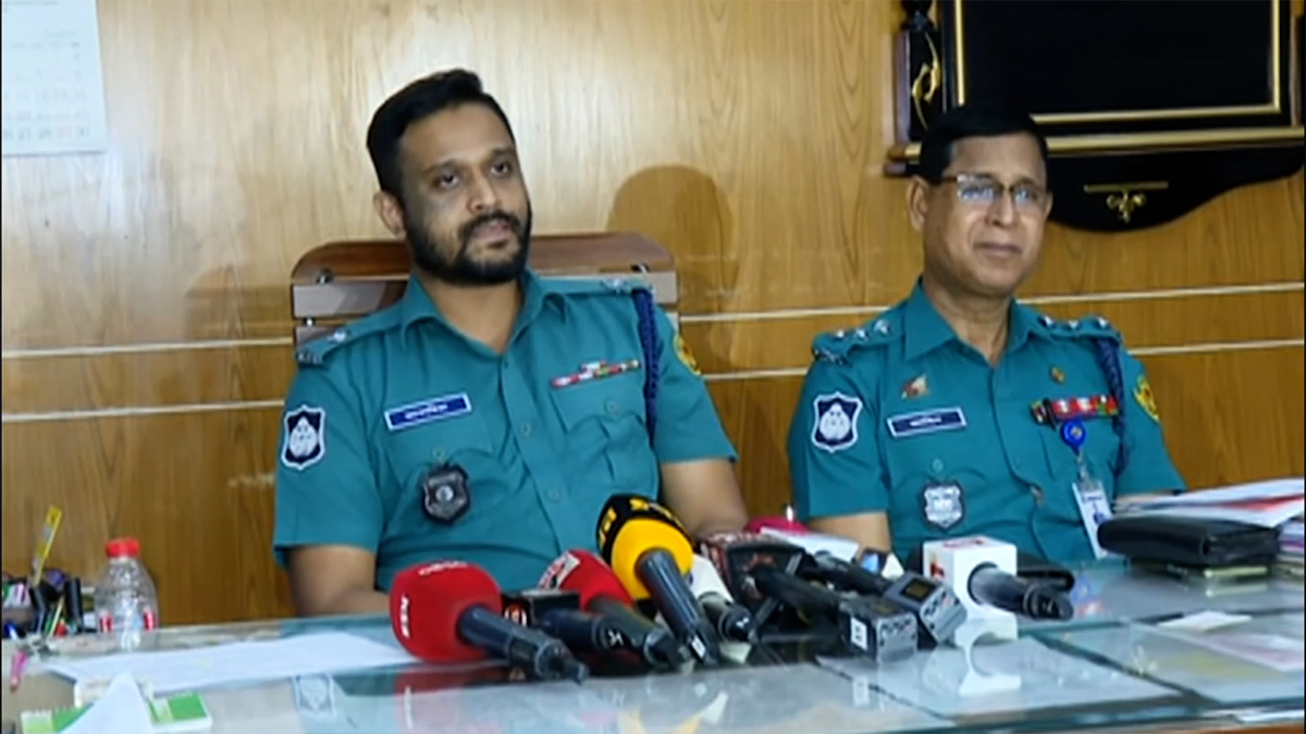 রাজধানীতে বাসায় ঢুকে ডাকাতির অভিযোগে সাবেক সেনা কর্মকর্তাসহ গ্রেফতার ৪