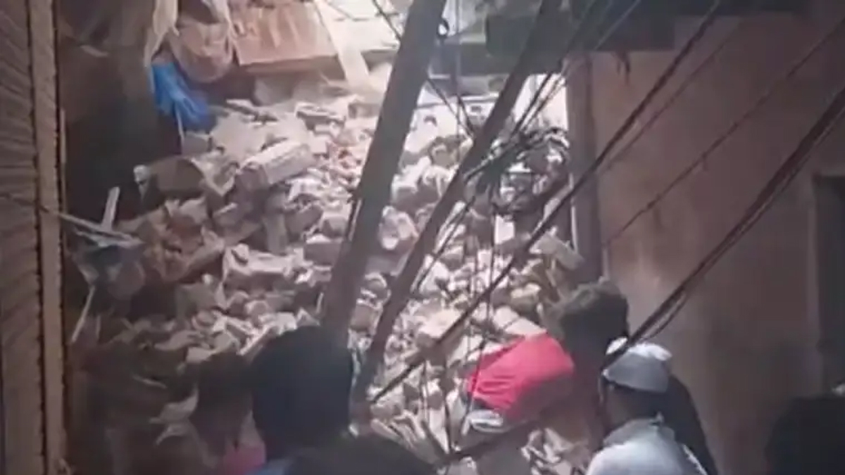 দিল্লিতে আবাসিক ভবন ধস