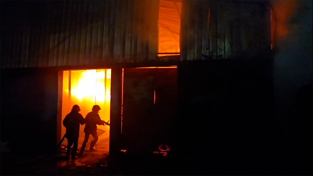 টঙ্গীতে আগুনে পুড়লো তুলার গোডাউন