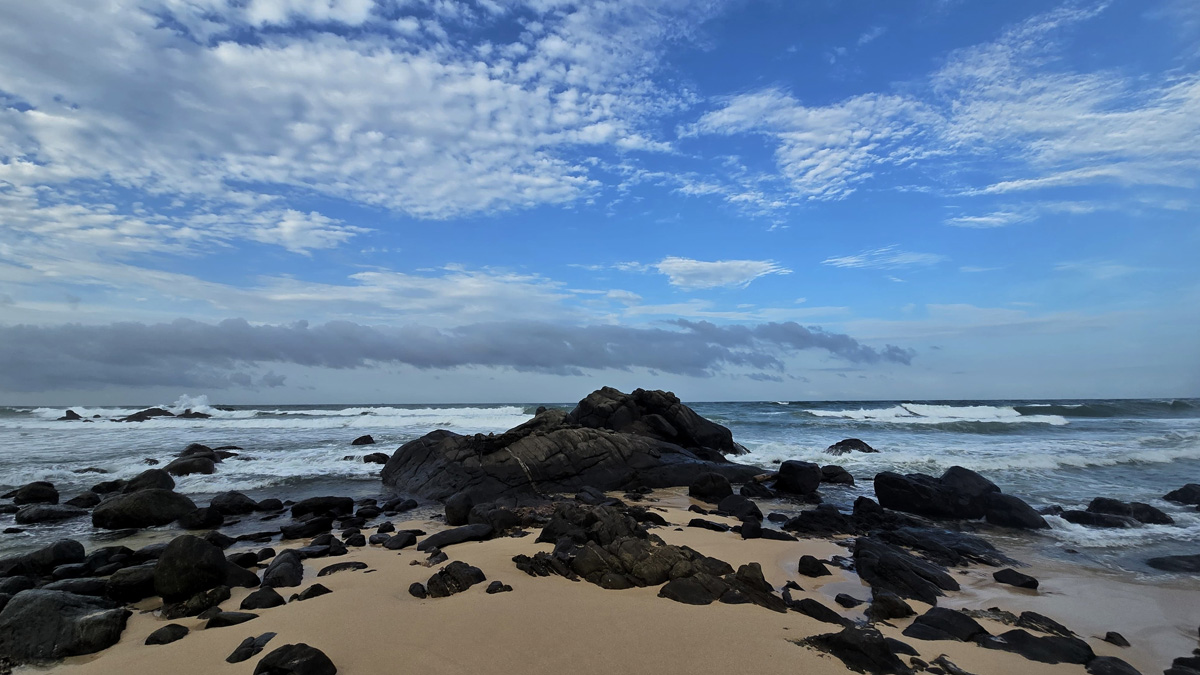 ভালোবাসায় মোড়ানো গল শহরের গল্প