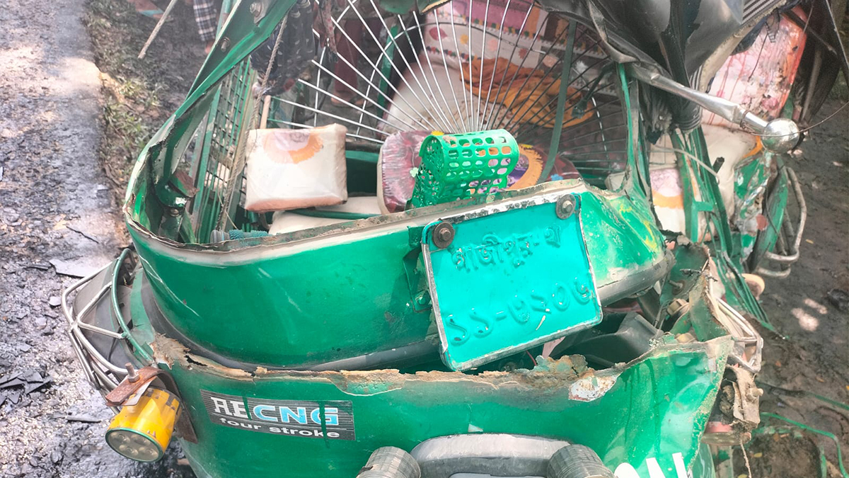 গাজীপুরে সিএনজি অটোরিকশা ও কাভার্ডভ্যানের সংঘর্ষে নিহত ৫