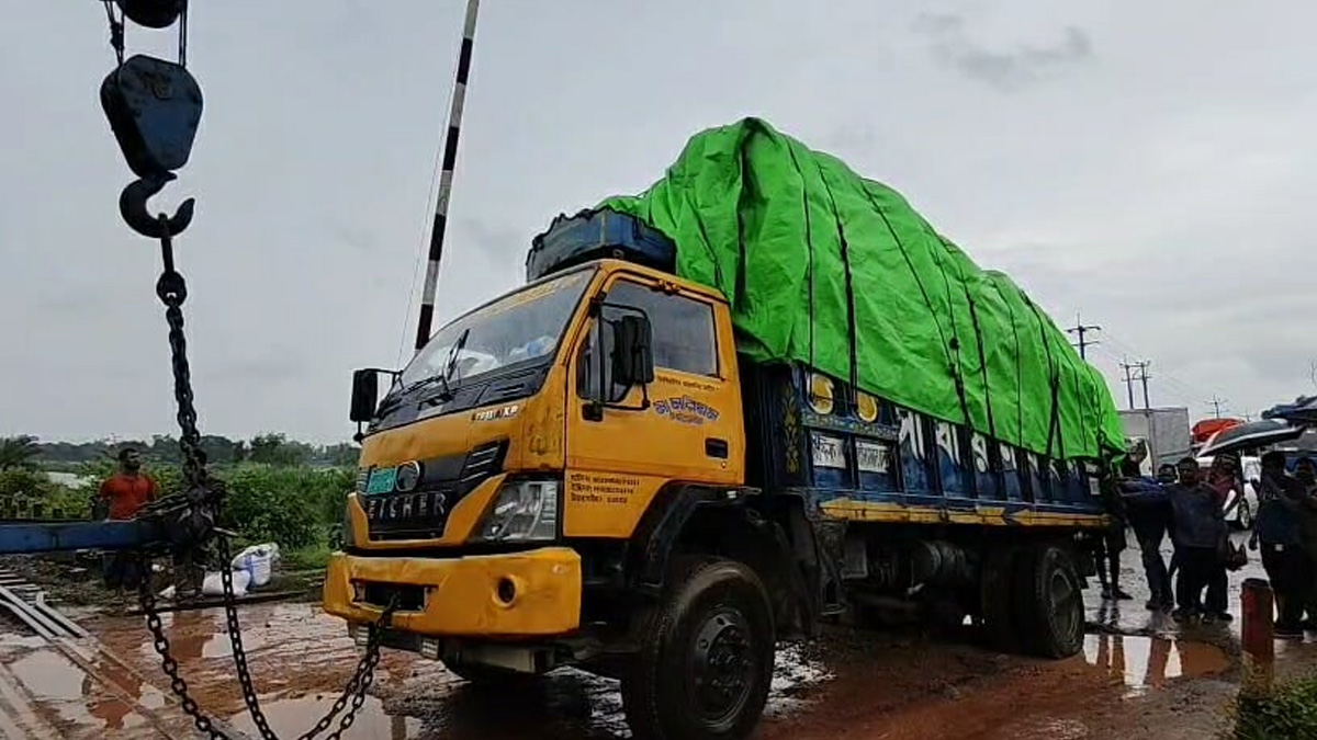 ৩ ঘণ্টা পর ঢাকা-উত্তরবঙ্গ ট্রেন চলাচল স্বাভাবিক