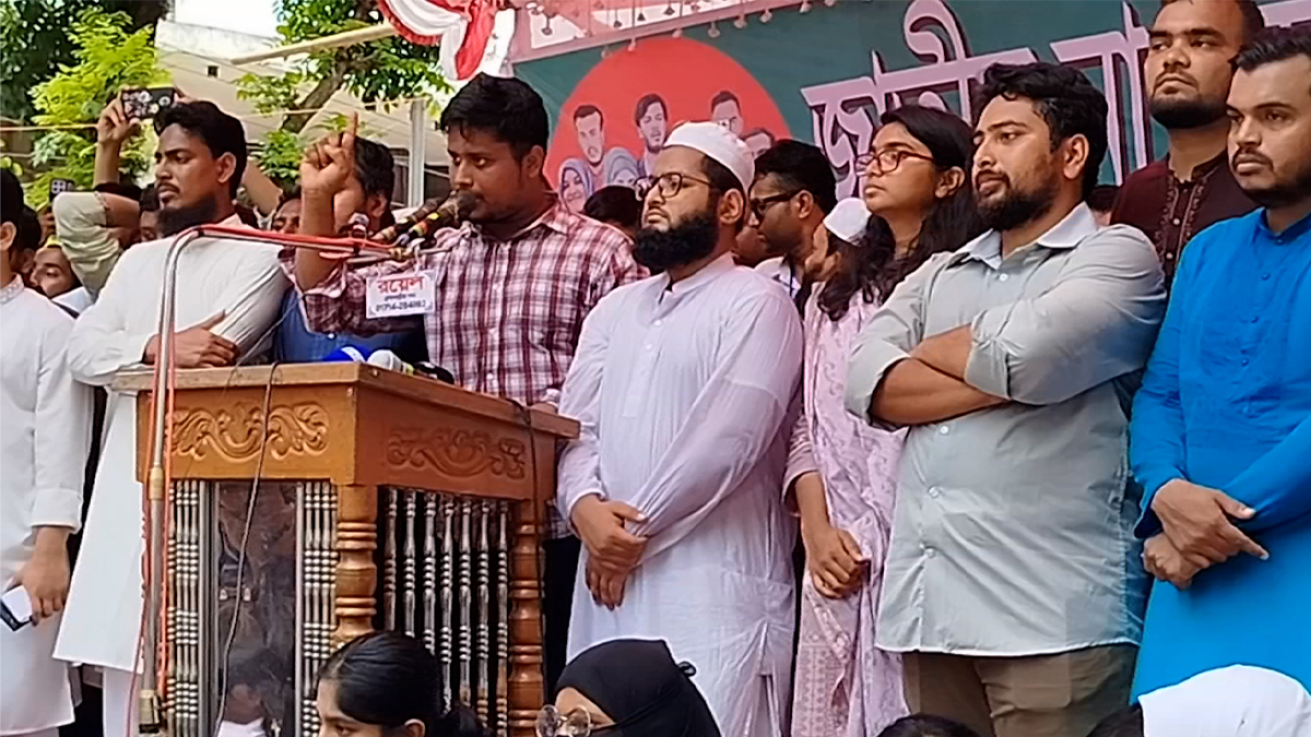 মাইলস্টোনের ঘটনাকে পুঁজি করে আবারও আ. লীগ পুনর্গঠিত হচ্ছে: হাসনাত