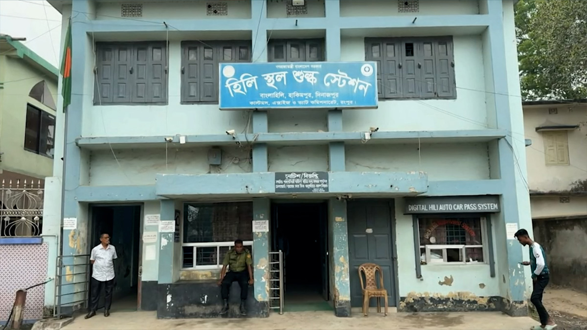 ছয় মাস পর হিলি স্থলবন্দর দিয়ে ভারতে পণ্য রফতানি শুরু