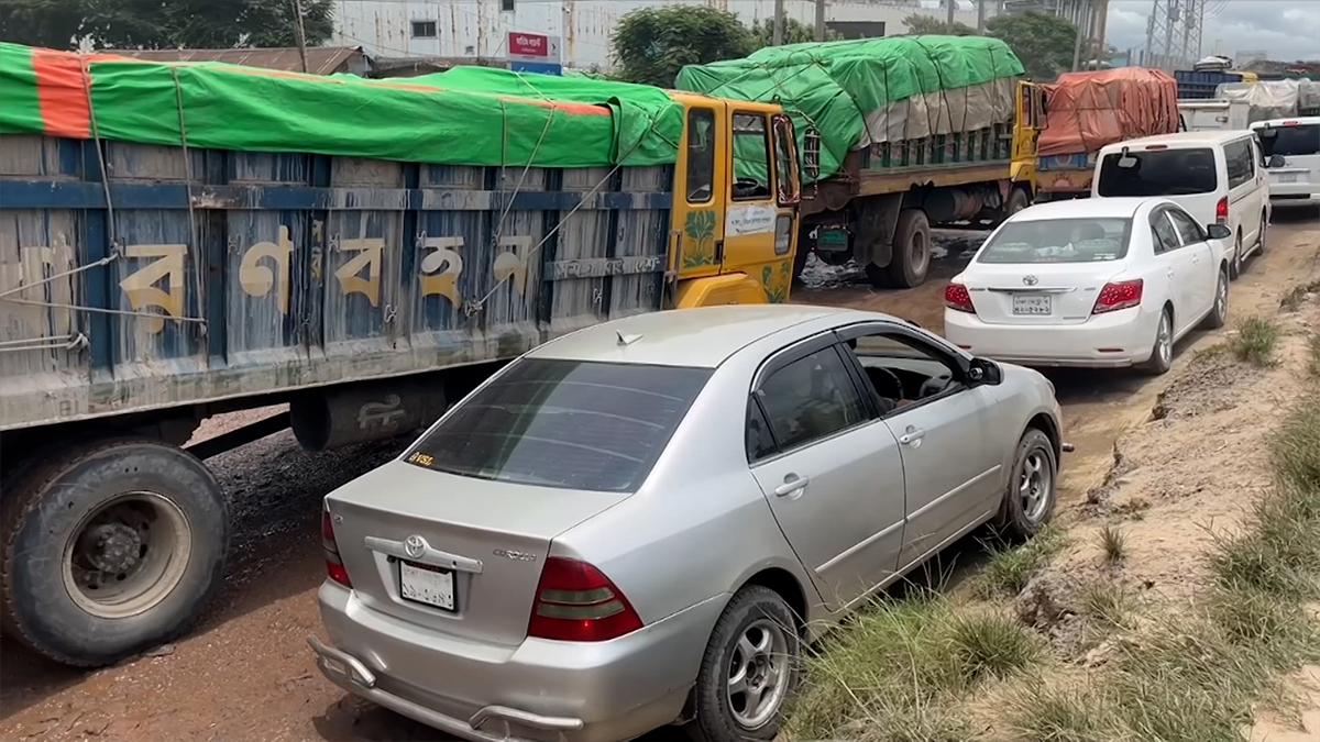 ঢাকা-সিলেট মহাসড়কে তীব্র যানজট, ভোগান্তিতে যাত্রীরা