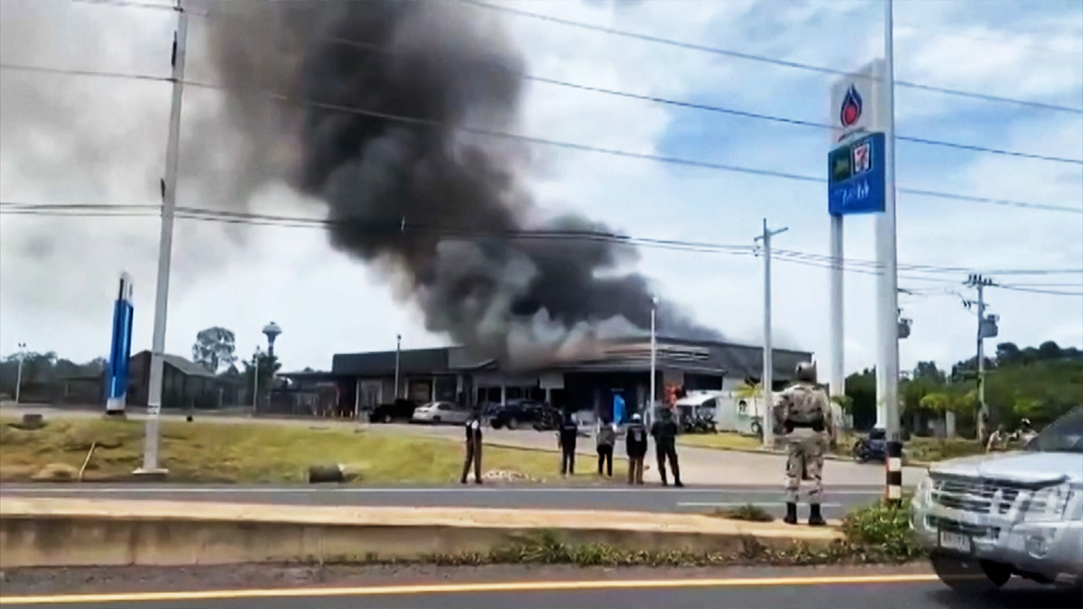 সীমান্ত বিরোধে থাইল্যান্ড-কম্বোডিয়ার সামরিক বাহিনীর মধ্যে ব্যাপক সংঘর্ষ