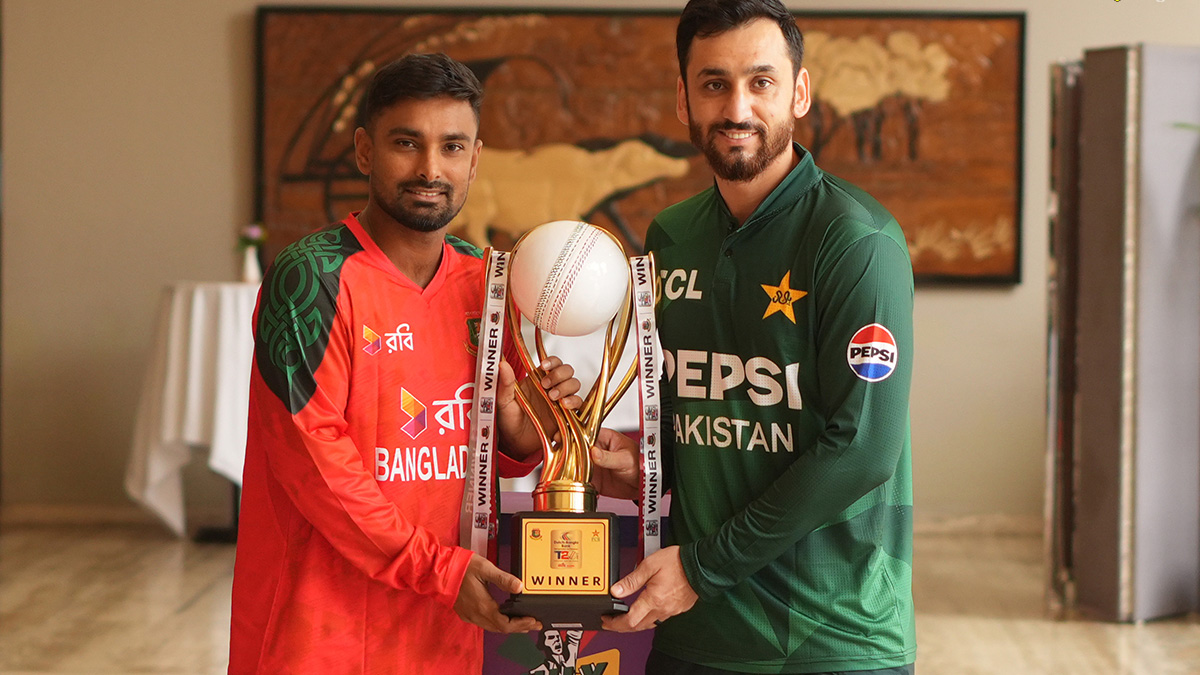 বাংলাদেশ-পাকিস্তান প্রথম টি-টোয়েন্টি কাল, ট্রফি উন্মোচন