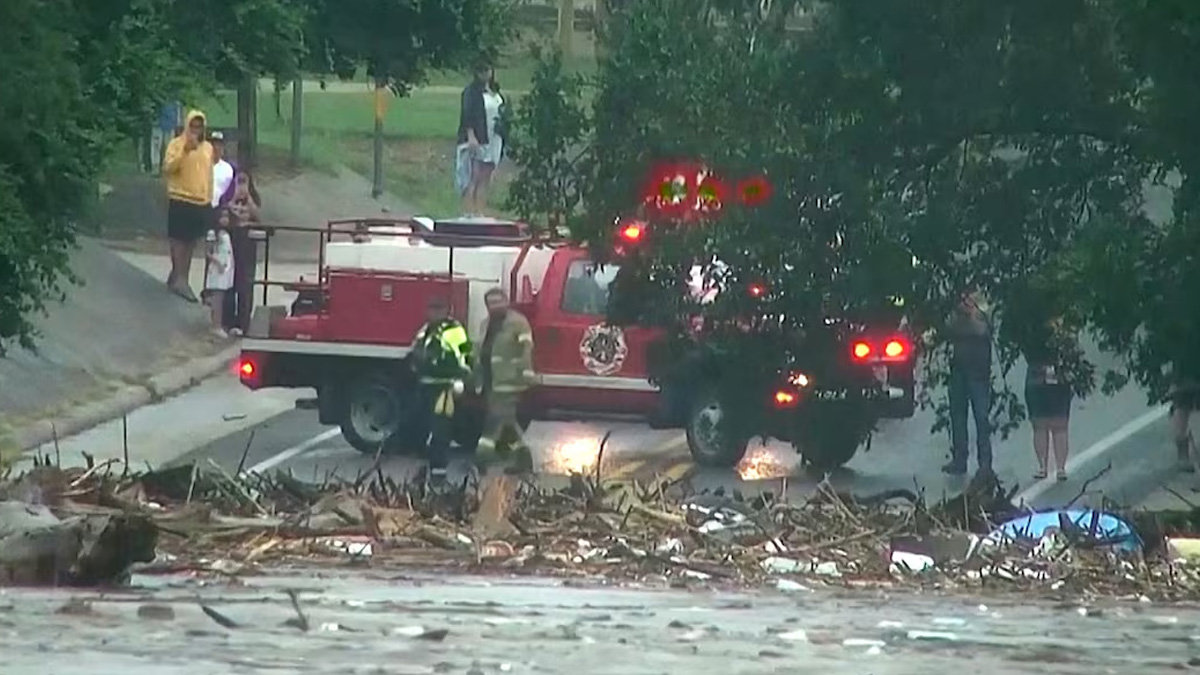 টেক্সাসে আকস্মিক বন্যায় প্রাণ গেলো অন্তত ১৩ জনের