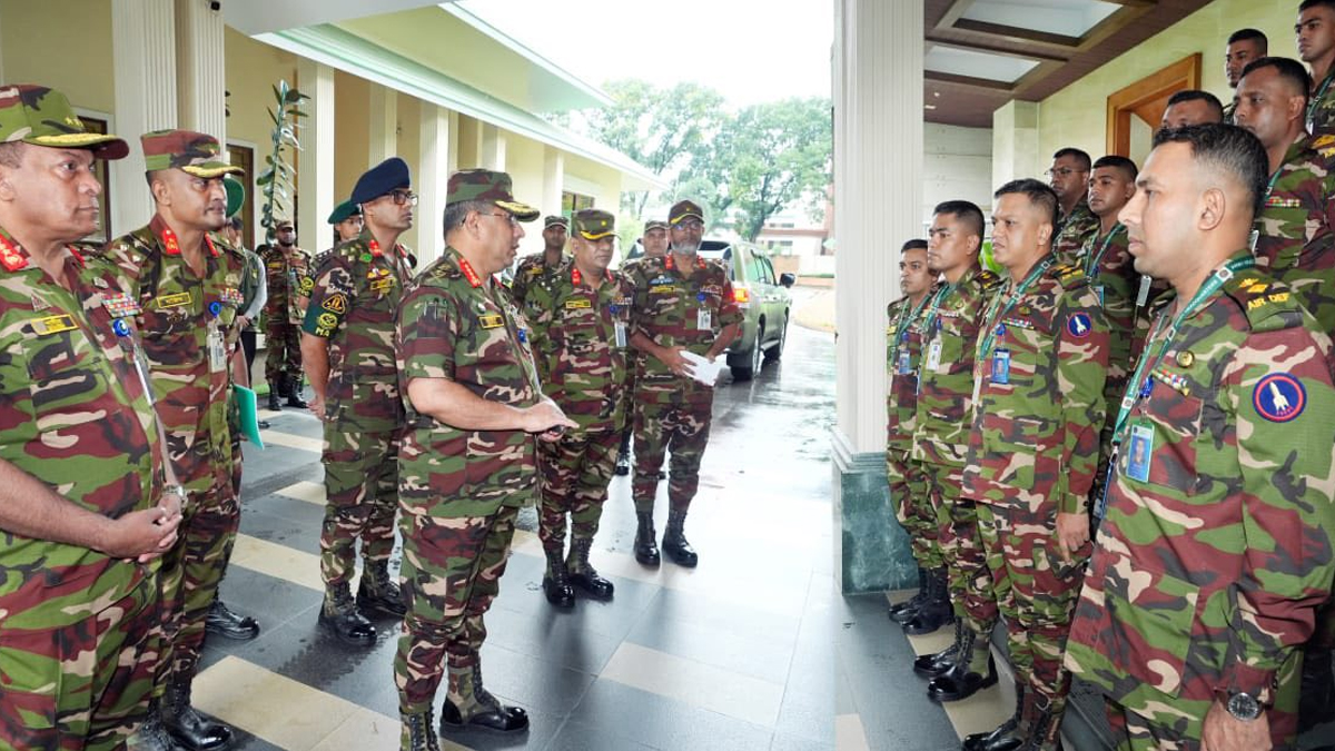 মাইলস্টোনে বিমান বিধ্বস্তের ঘটনায় উদ্ধার অভিযান: স্বীকৃতি পেলেন সেনাসদস্যরা