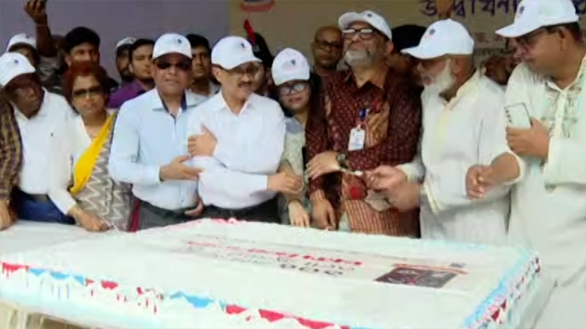 বর্ণাঢ্য আয়োজনে ঢাকা বিশ্ববিদ্যালয়ের ১০৪তম প্রতিষ্ঠাবার্ষিকী পালিত