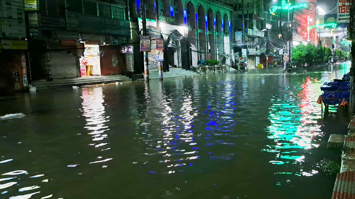 বাঁধ ভেঙেছে ফেনীর পাঁচ জায়গায়, প্লাবিত অন্তত দশটি গ্রাম