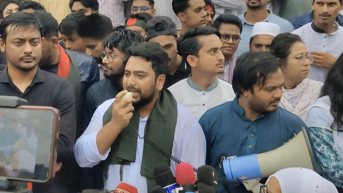 ৩ আগস্টের মধ্যে জুলাই ঘোষণাপত্র না এলে আন্দোলনের হুঁশিয়ারি নাহিদের