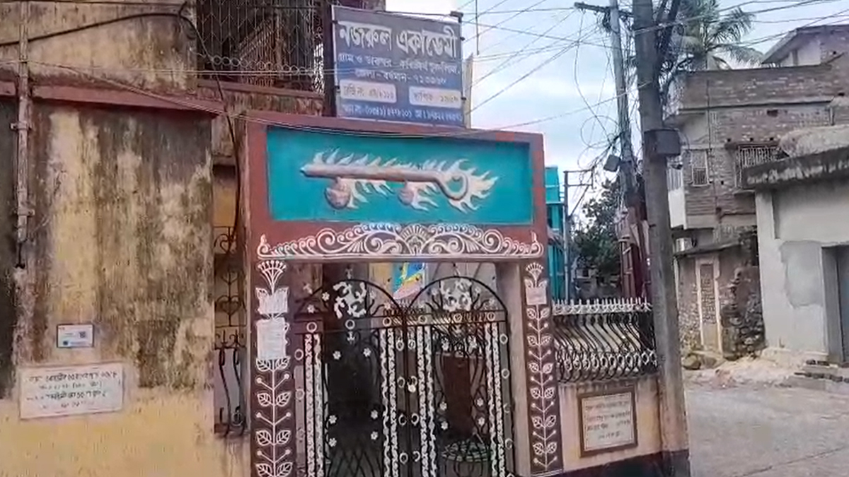 চুরুলিয়া থেকে সরিয়ে নেয়া হচ্ছে কবি নজরুলের ব্যবহৃত শিল্প সামগ্রী