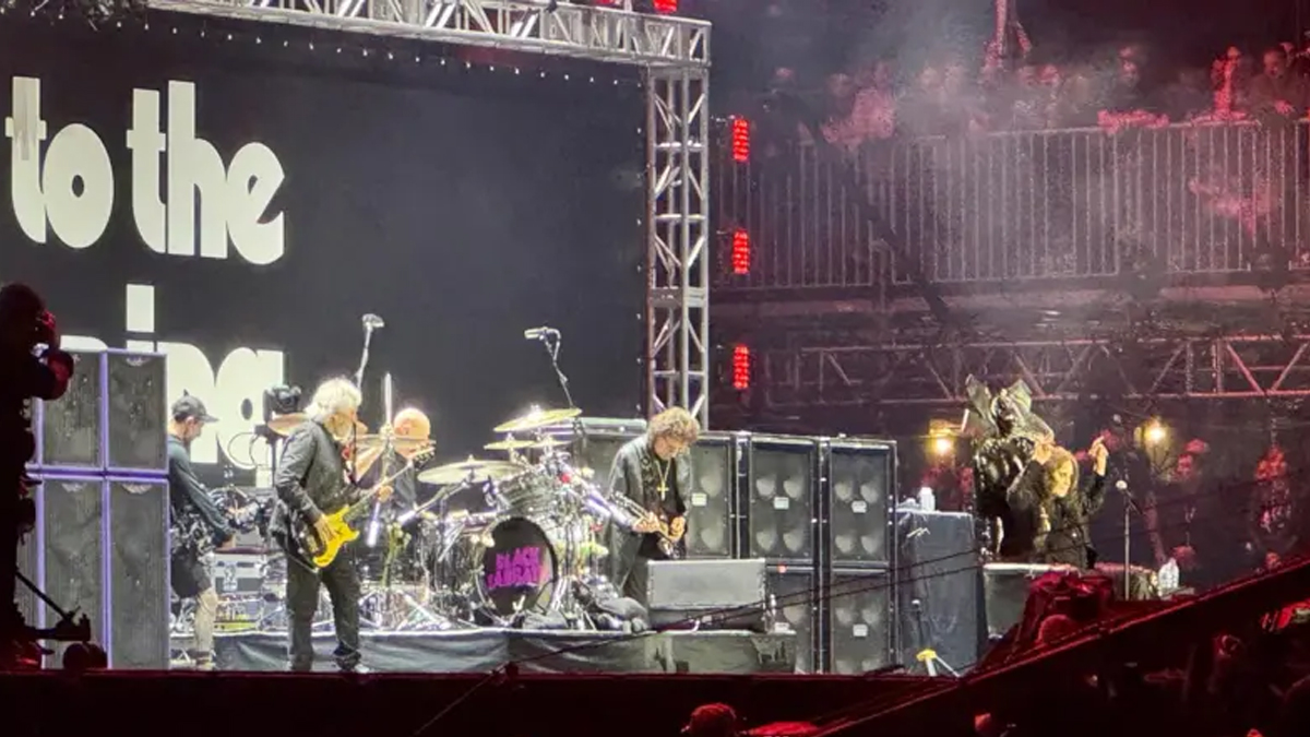 বার্মিংহামে ’ব্যাক টু দ্য বিগিনিং’ কনসার্টে শেষবারের মতো পারফর্ম করলো ব্ল্যাক সাবাথ