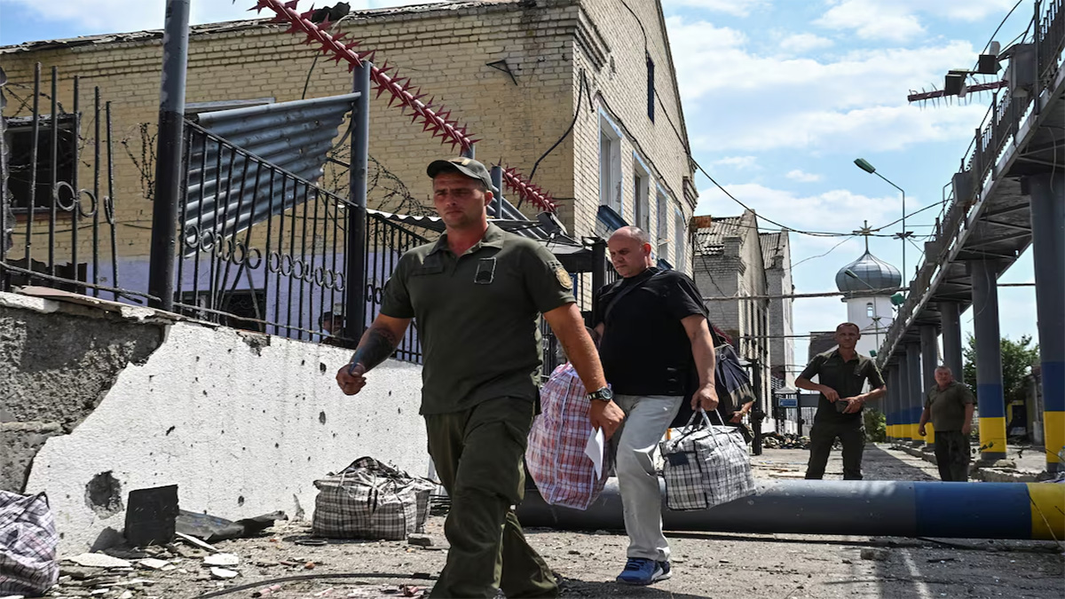 ইউক্রেনের কারাগারে রাশিয়ার হামলা, যুদ্ধ বন্ধে ট্রাম্পের হুঙ্কার