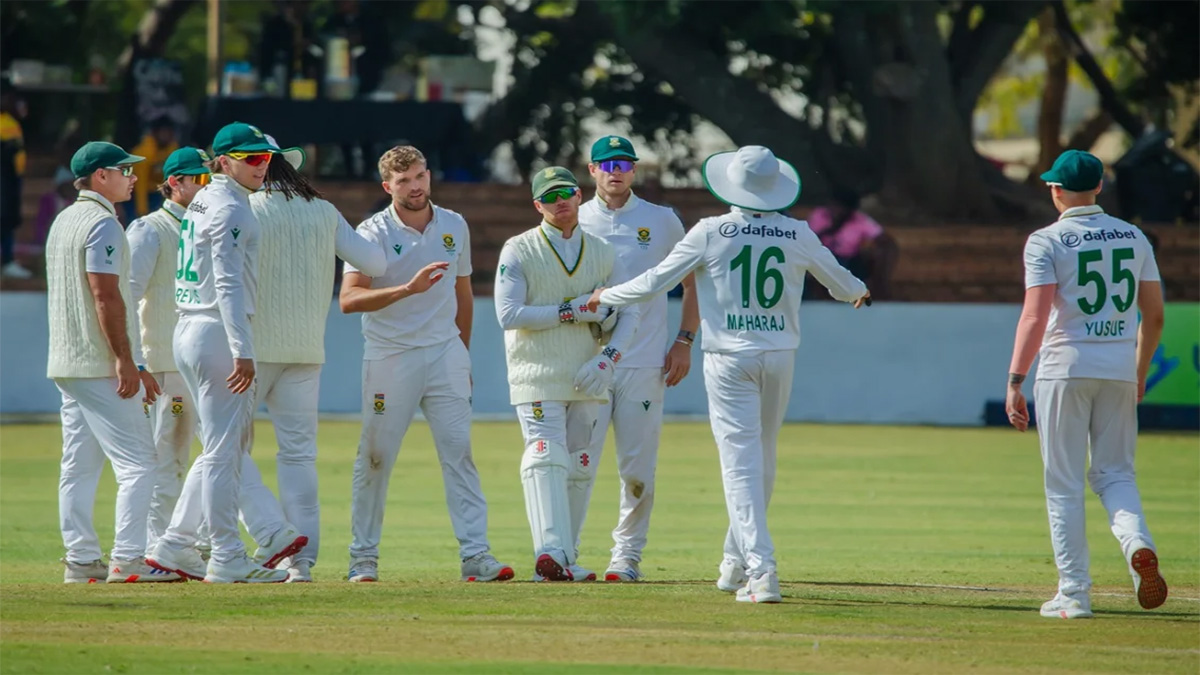 ৫৩৭ রানের লক্ষ্য তাড়ায় হারের মুখে জিম্বাবুয়ে