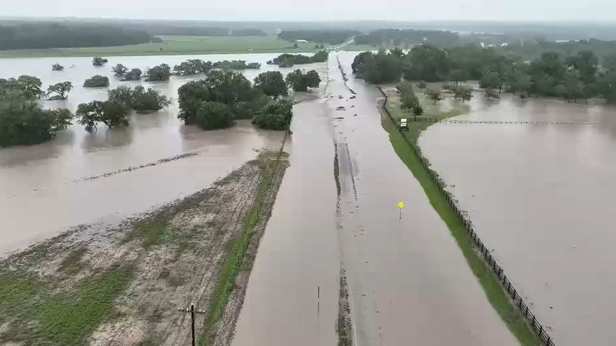 টেক্সাসে বন্যায় এখনও নিখোঁজ ১৭০ জন