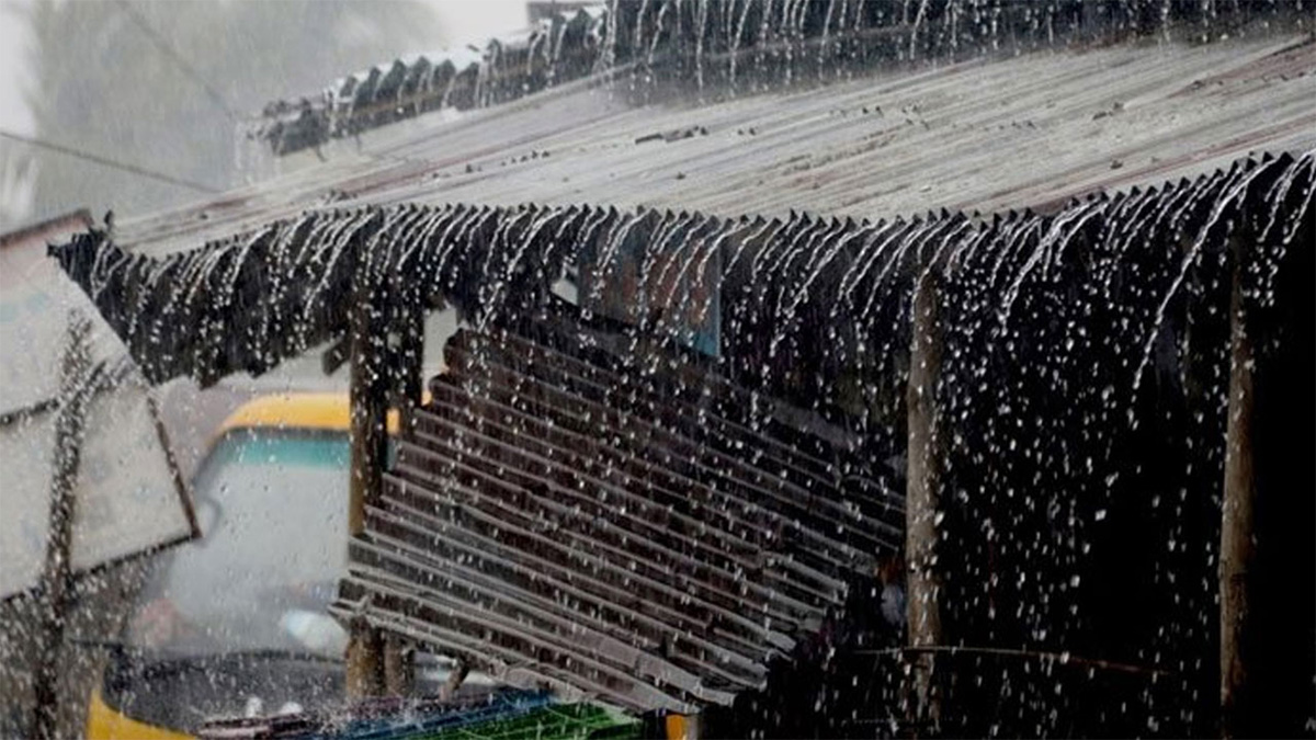 রাজধানীসহ প্রায় সারাদেশে বৃষ্টি: ৩ বিভাগে ভারী বর্ষণ ও দক্ষিণের ৭ অঞ্চলে ঝোড়ো হাওয়ার শঙ্কা